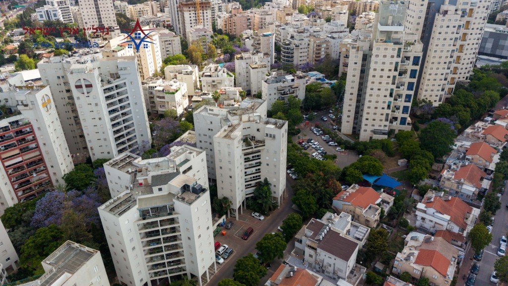 למכירה — דירת 5 חדרים ברחוב הכבאים, נווה ערמונים, רמת גן — תמונה 1